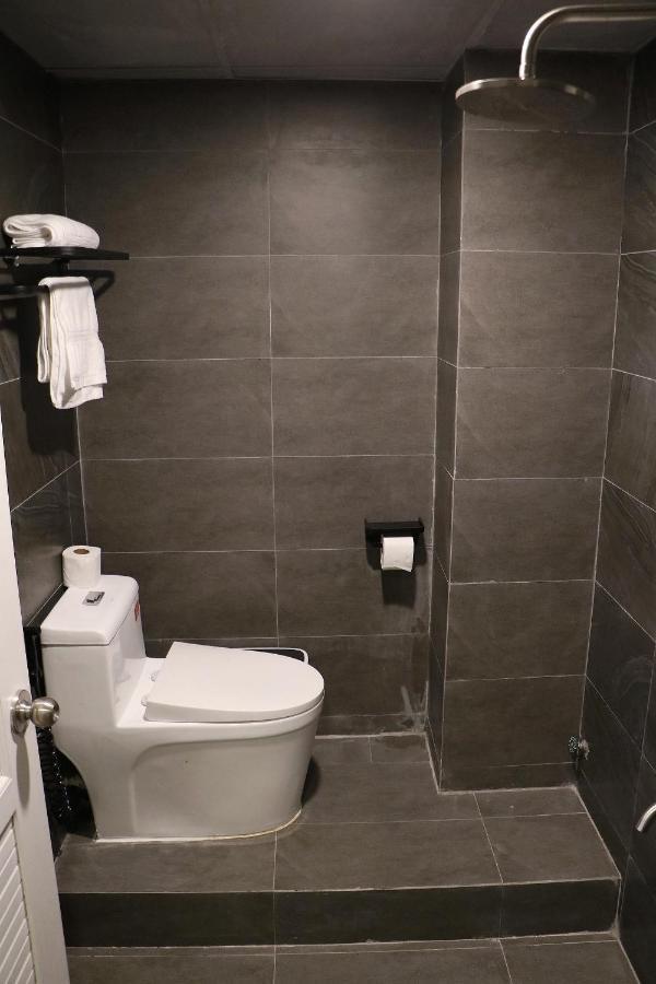Guest house Charming Cozy - 85b Homestay - District 1 *